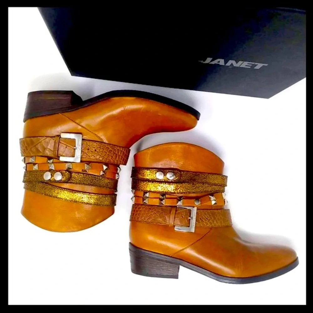 JANET & JANET Polacco Leather Multi Buckle Boots - Picture 3 of 10